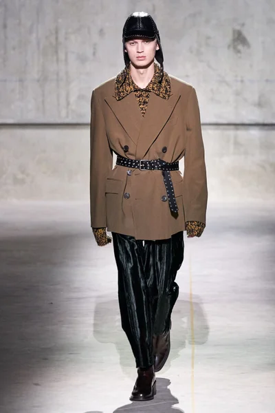 Look 13